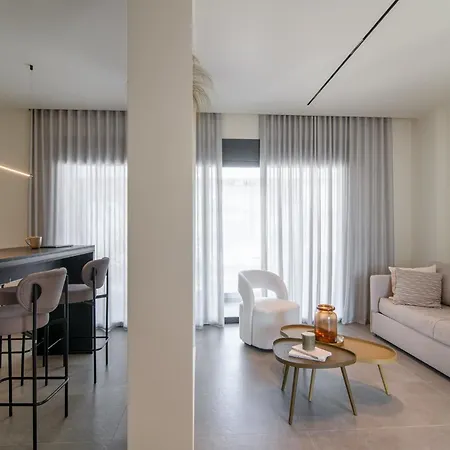 Kleopatra Homes アパート